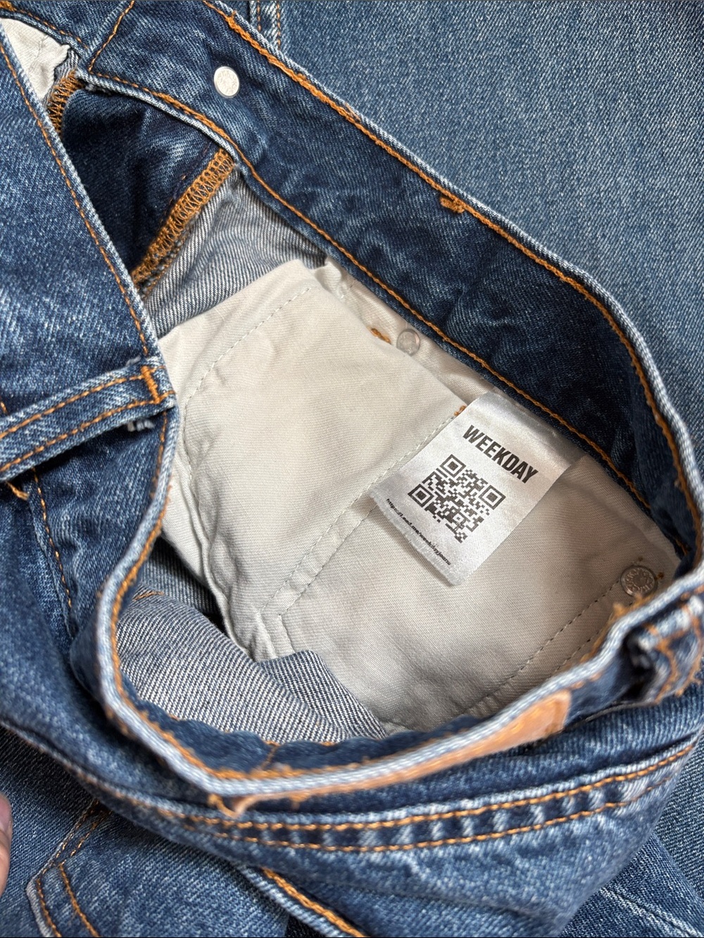 Weekday High-Rise Loose Jeans in Blue Denim - Picture 7 of 12